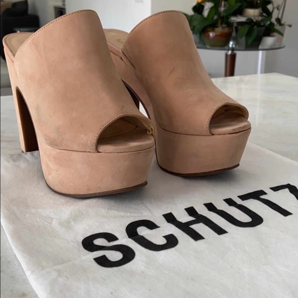 Peep toes